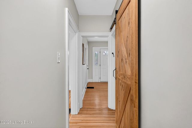 10117 Whipps Mill Rd, Louisville, KY 40223