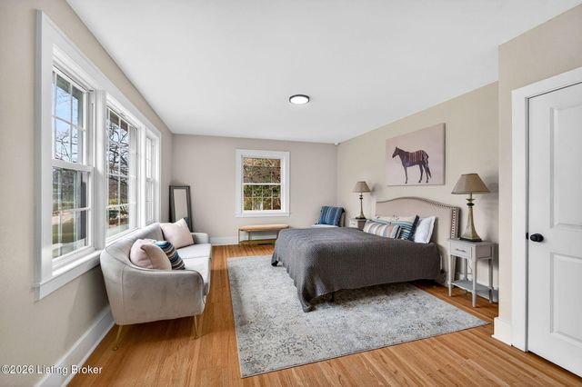 10117 Whipps Mill Rd, Louisville, KY 40223