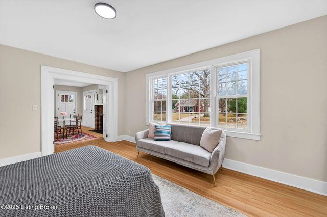 10117 Whipps Mill Rd, Louisville, KY 40223