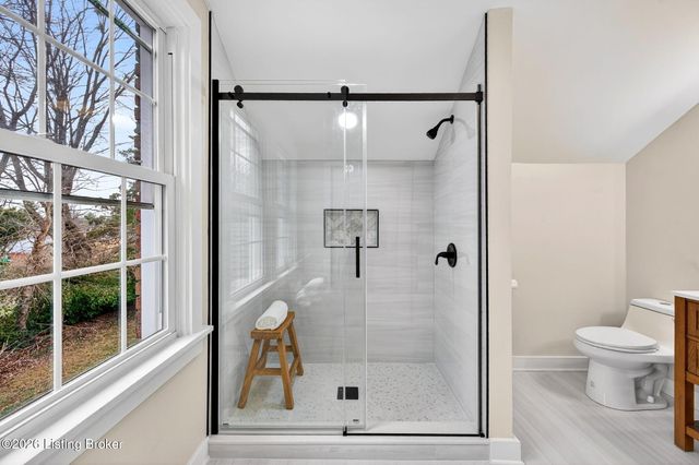 10117 Whipps Mill Rd, Louisville, KY 40223