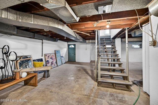 10117 Whipps Mill Rd, Louisville, KY 40223