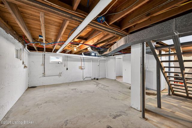 10117 Whipps Mill Rd, Louisville, KY 40223