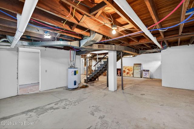 10117 Whipps Mill Rd, Louisville, KY 40223