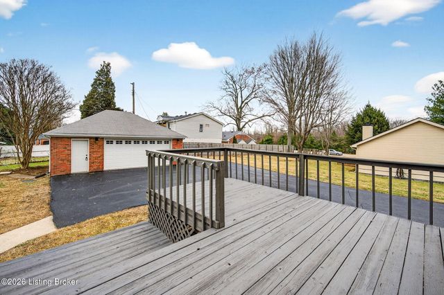 10117 Whipps Mill Rd, Louisville, KY 40223