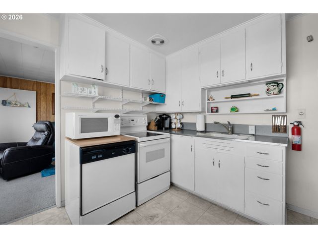 2977 SUNSET Blvd, Seaside, OR 97138