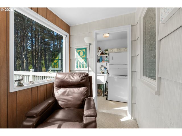 2977 SUNSET Blvd, Seaside, OR 97138