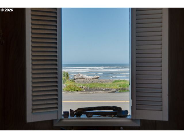 2977 SUNSET Blvd, Seaside, OR 97138