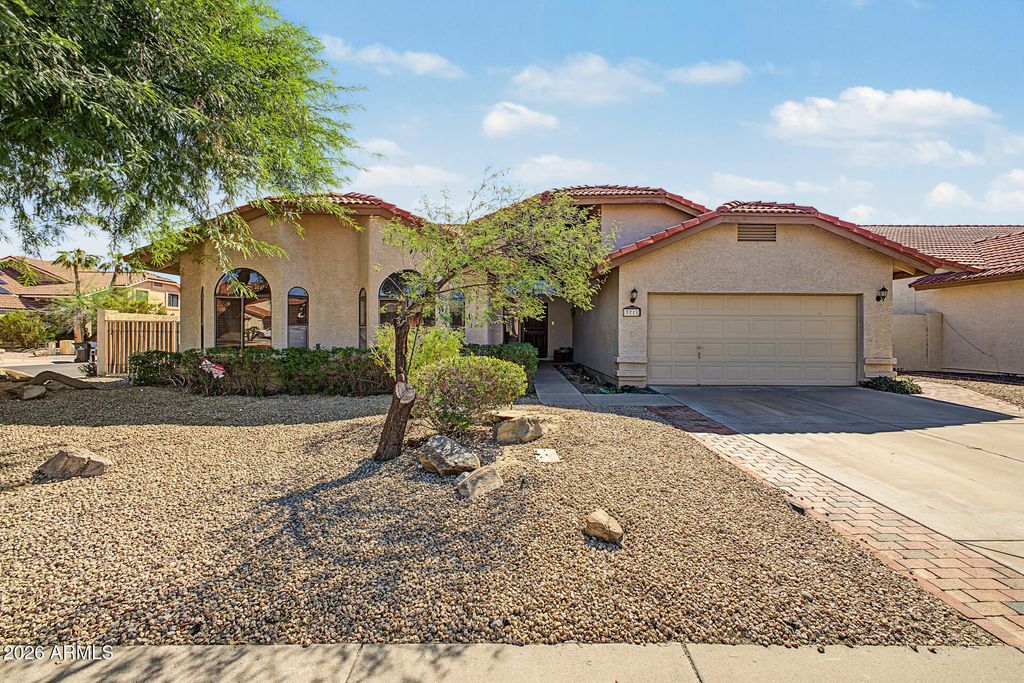 3711 E SUMMERHAVEN Drive, Phoenix, AZ 85044 — exterior