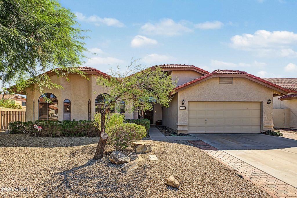 3711 E SUMMERHAVEN Drive, Phoenix, AZ 85044 — photo 2