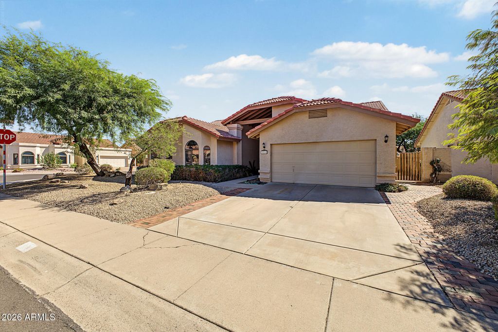 3711 E SUMMERHAVEN Drive, Phoenix, AZ 85044 — photo 3