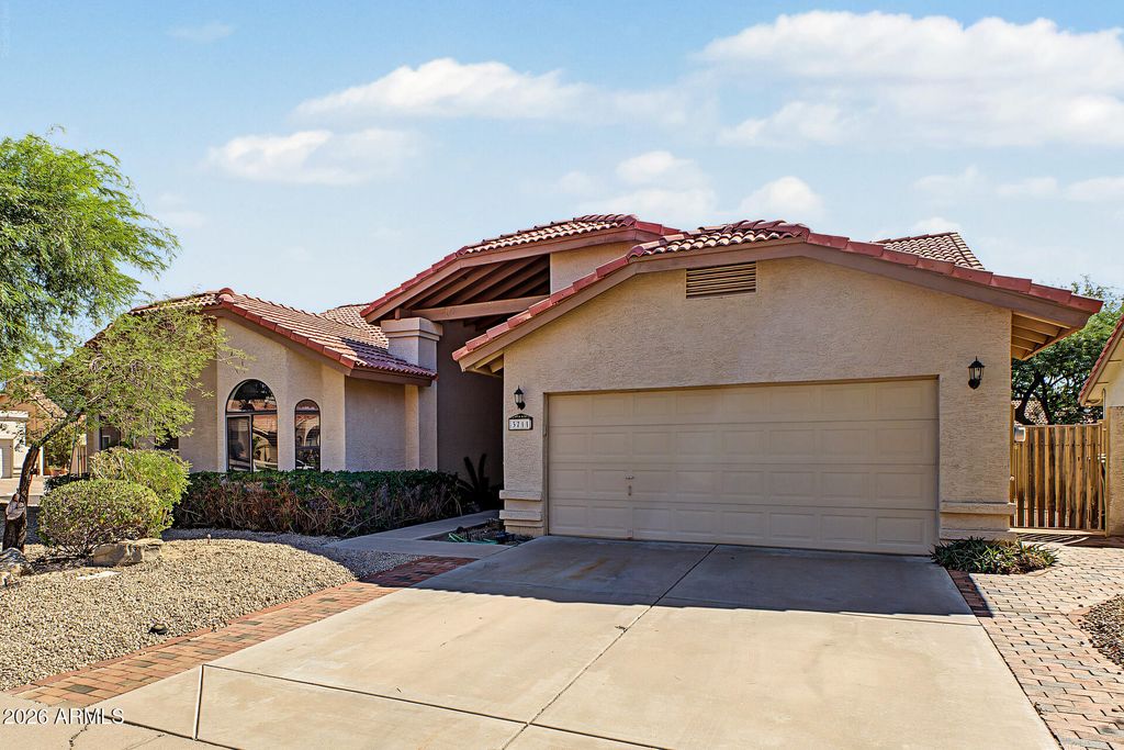 3711 E SUMMERHAVEN Drive, Phoenix, AZ 85044 — photo 4
