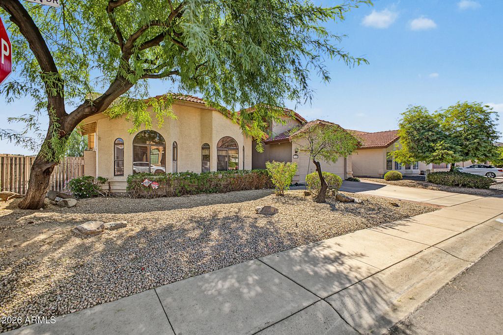 3711 E SUMMERHAVEN Drive, Phoenix, AZ 85044 — photo 5