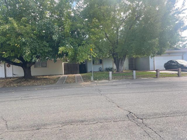 7948 Grandstaff Dr, Sacramento, CA 95823