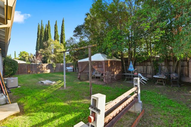 7948 Grandstaff Dr, Sacramento, CA 95823