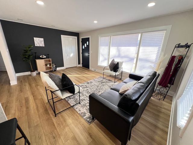 1061 S Pleasure Court, Aurora, IL 60506