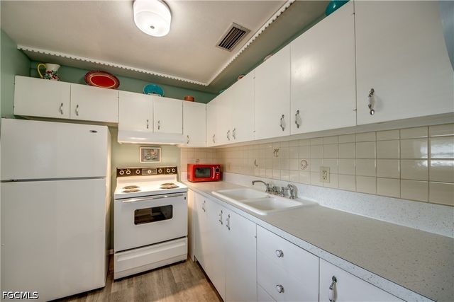 1215 Tropic TER, North Fort Myers, FL 33903