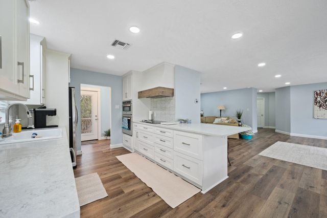 801 Commodore Drive, Livingston, TX 77351