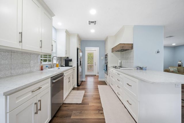 801 Commodore Drive, Livingston, TX 77351