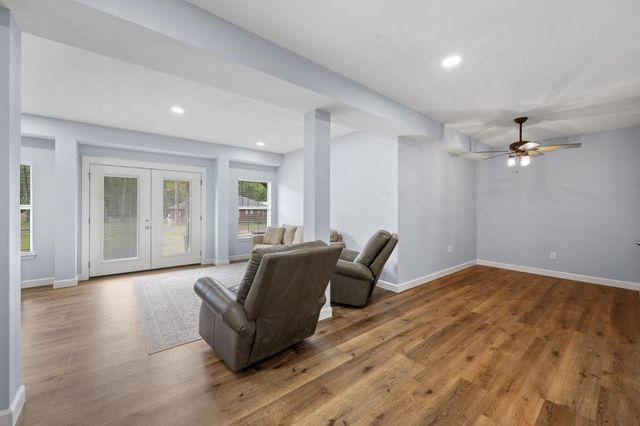 801 Commodore Drive, Livingston, TX 77351