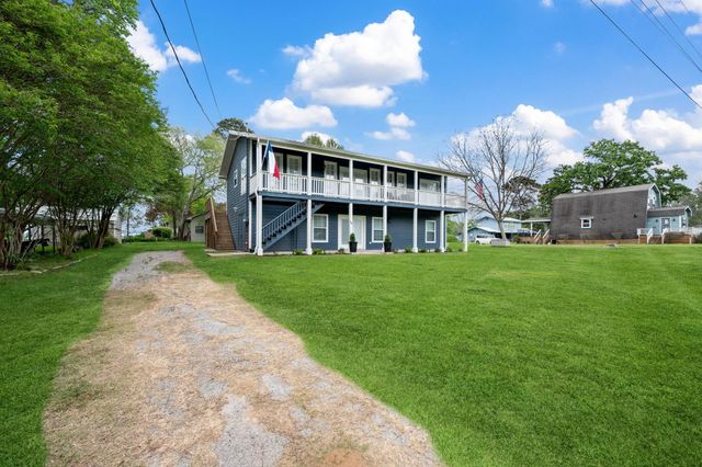 801 Commodore Drive, Livingston, TX 77351