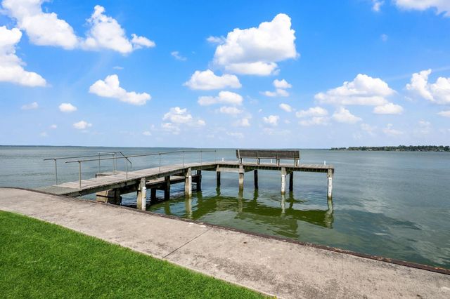 801 Commodore Drive, Livingston, TX 77351