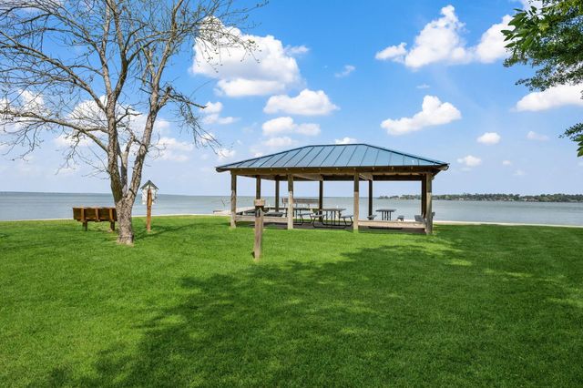 801 Commodore Drive, Livingston, TX 77351