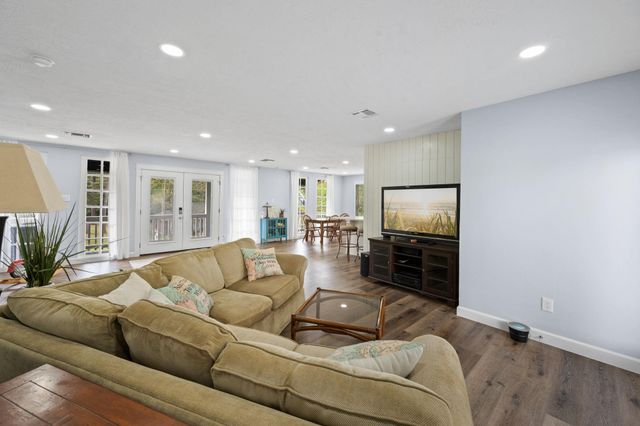 801 Commodore Drive, Livingston, TX 77351