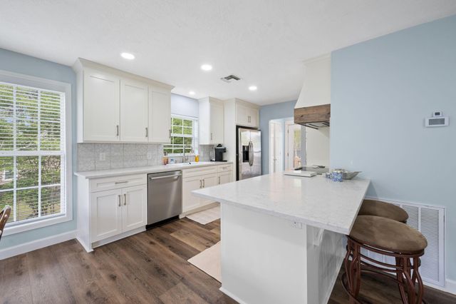 801 Commodore Drive, Livingston, TX 77351