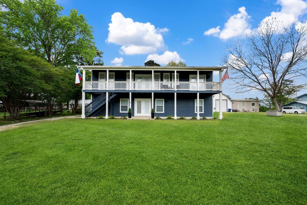 801 Commodore Drive, Livingston, TX 77351