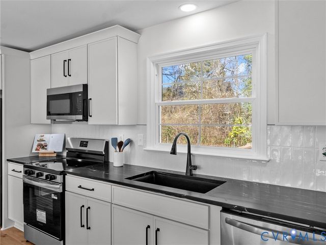 4824 McAllister Dr, Chester, VA 23831