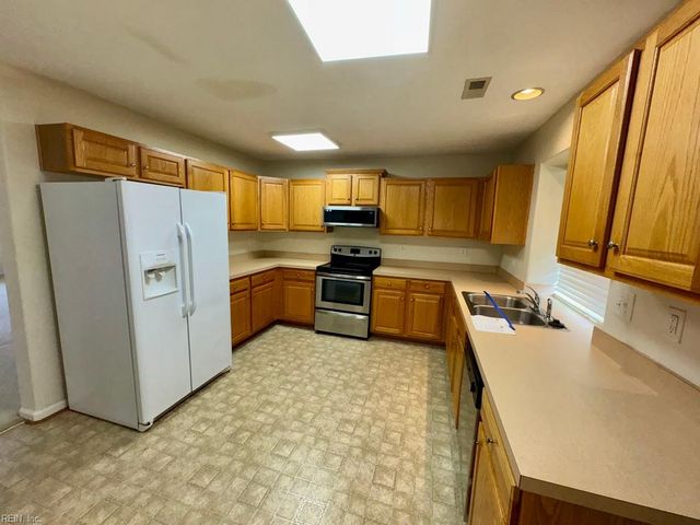 13466 High Gate MEWS, Carrollton, VA 23314