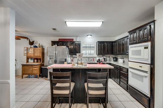 579 S Hitt Street, Boyd, TX 76023