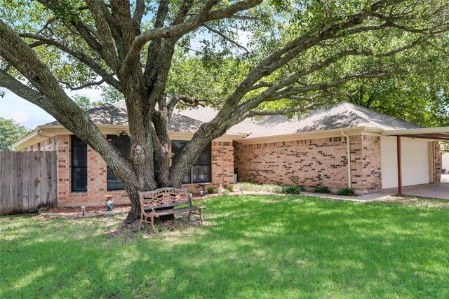 579 S Hitt Street, Boyd, TX 76023
