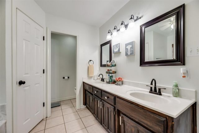 579 S Hitt Street, Boyd, TX 76023