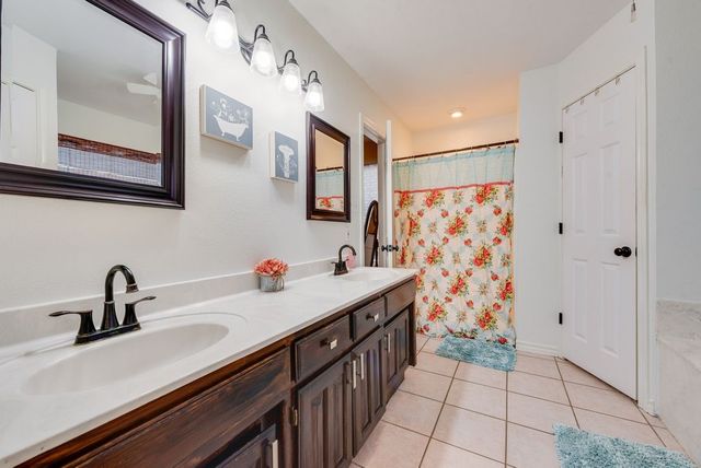 579 S Hitt Street, Boyd, TX 76023