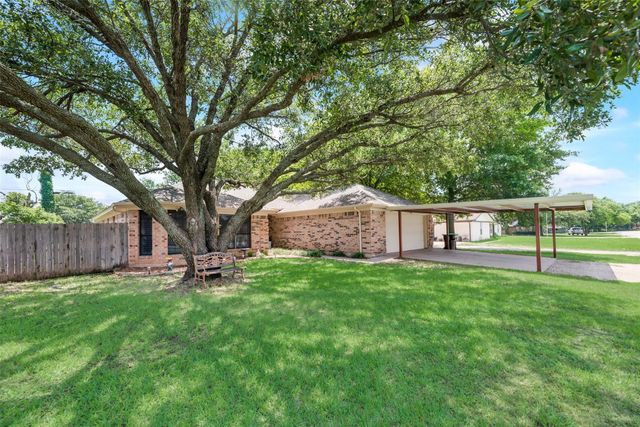 579 S Hitt Street, Boyd, TX 76023