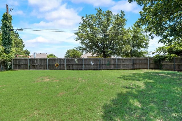 579 S Hitt Street, Boyd, TX 76023