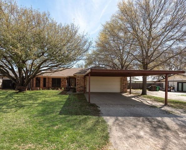 579 S Hitt Street, Boyd, TX 76023