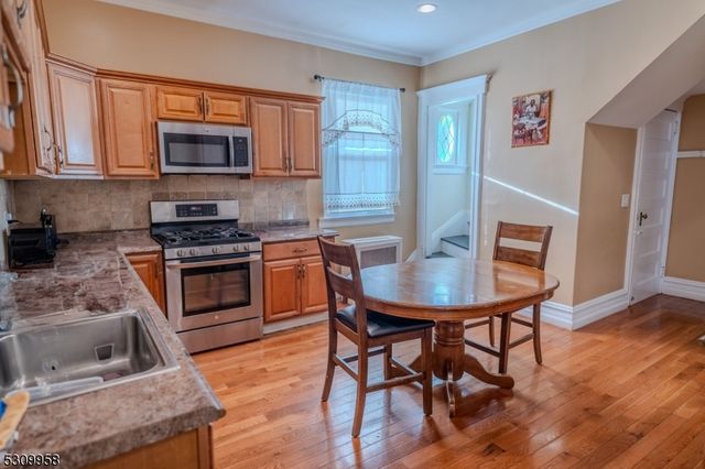 95 Beech St, East Orange City, NJ 07018