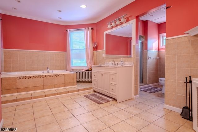 95 Beech St, East Orange City, NJ 07018