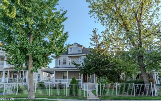 95 Beech St, East Orange City, NJ 07018