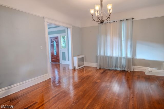 95 Beech St, East Orange City, NJ 07018