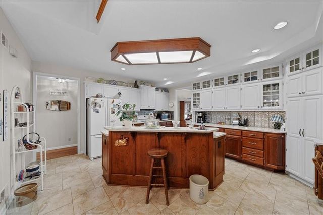 11031 W 108th Terrace, Overland Park, KS 66210