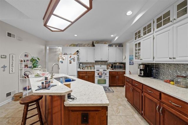 11031 W 108th Terrace, Overland Park, KS 66210