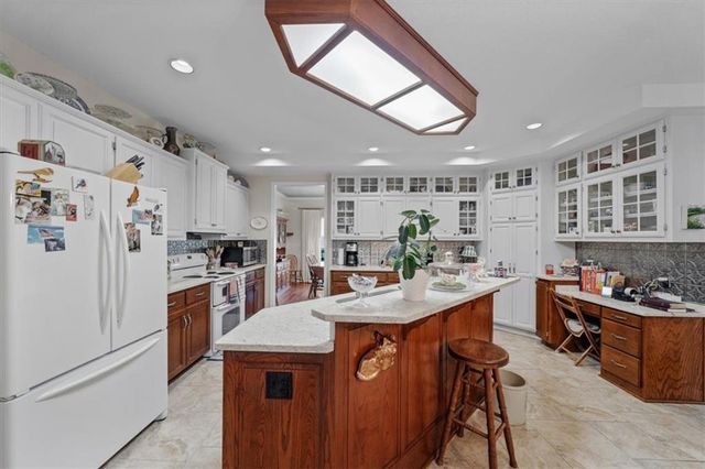 11031 W 108th Terrace, Overland Park, KS 66210