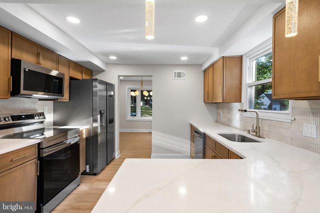 682 WOODLYN DR, Feasterville Trevose, PA 19053
