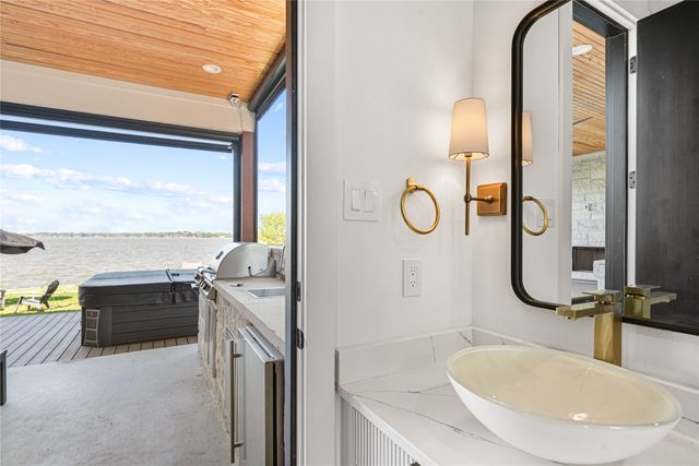 209 Lake Drive, Tool, TX 75143