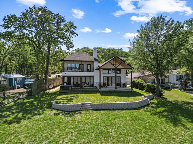 209 Lake Drive, Tool, TX 75143