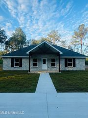 65 Chalk Road, Carriere, MS 39426
