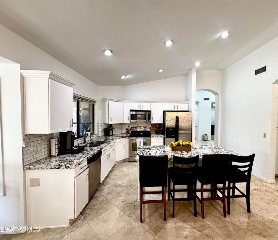 1502 W ANTIQUA Drive, Gilbert, AZ 85233 — photo 4